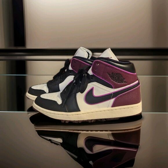 Size 8 - Jordan 1 Retro High OG Bordeaux - Picture 1 of 6